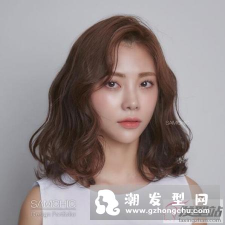 2020年最新发型Style攻略！充满复古感的蓬松烫，浪漫却不厚重的无敌美波浪