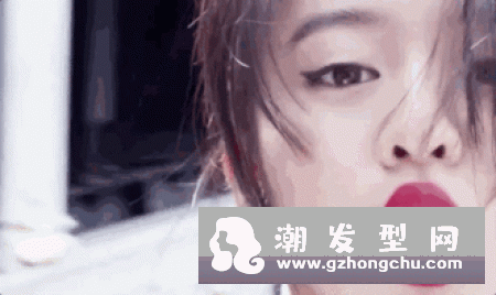 嘴唇越舔越干还起皮怎么办 毛巾唇膏来救你
