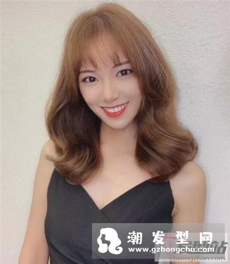 今年流行烫发出炉 “减龄烫”显瘦减龄两不误