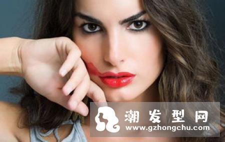 丸子头扎在什么位置好看 高丸子头不适合长发