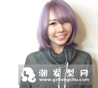 灰紫色头发图片 配卷发或者是波波头