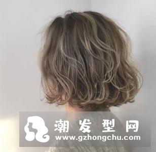 最新女神短烫发设计 蓬松感空气烫很流行