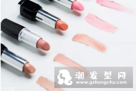 唇釉适合夏天还是冬天 冬天用口红还是唇釉