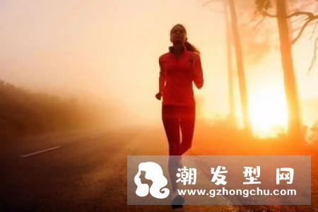 冬天夜跑好还是晨跑好 好处有哪些